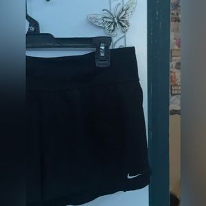NIKE LARGE WOMENS ATHLETIC SHORTS